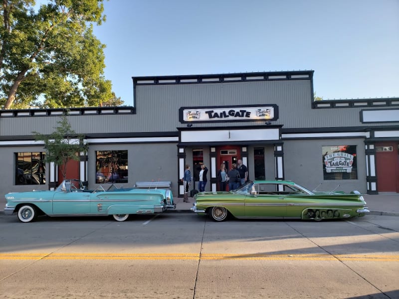 Tailgate Tavern & Grill