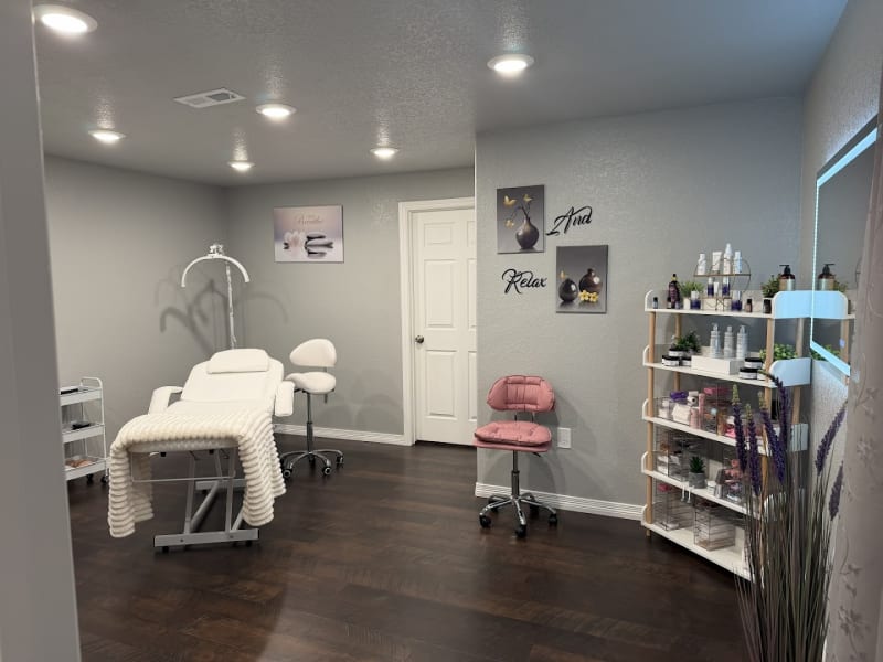 Glow by Summer Esthetics – Facials, Lashes & Waxing