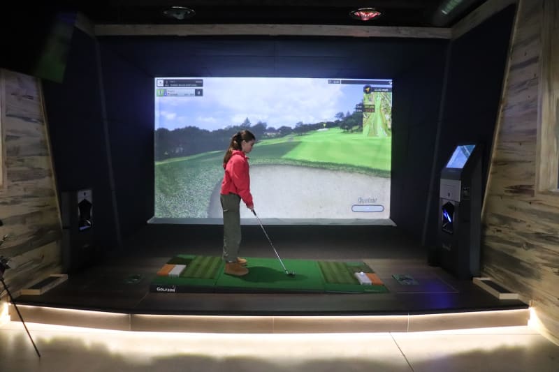 Avid Caddie Golf Lounge