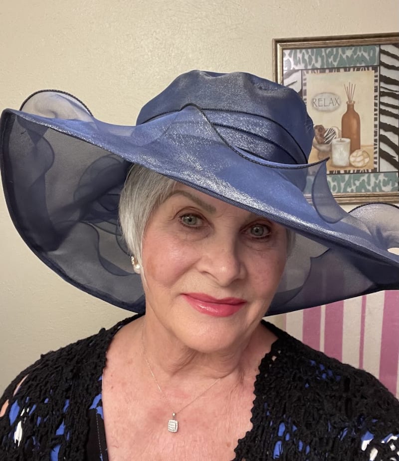 A Touch of Essence Salon