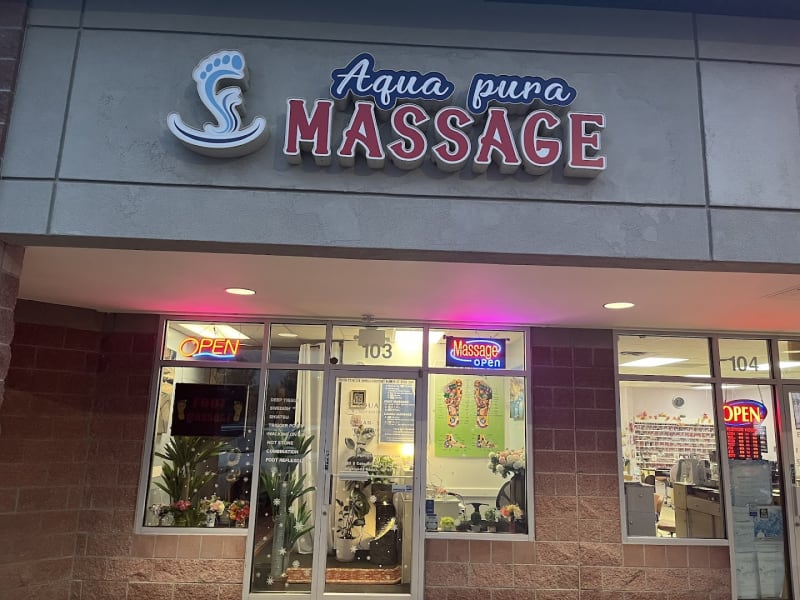 Aqua Pura massage