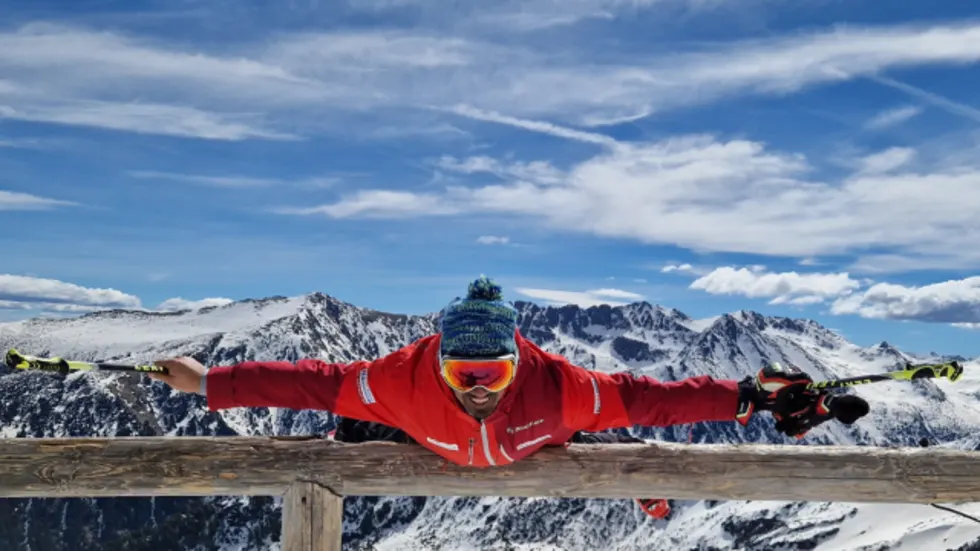 Panoram picture. Mountains and Instructor.