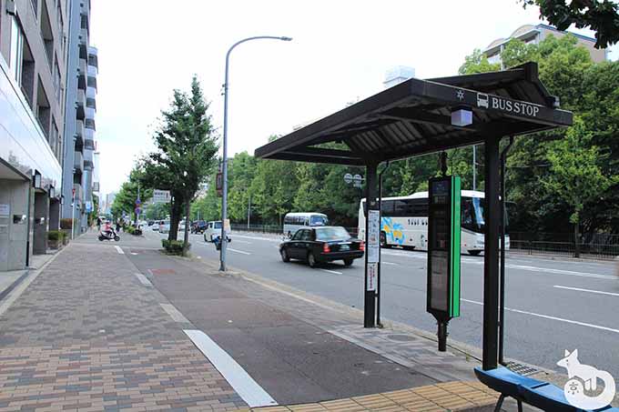 バスを下車して反対方向へ