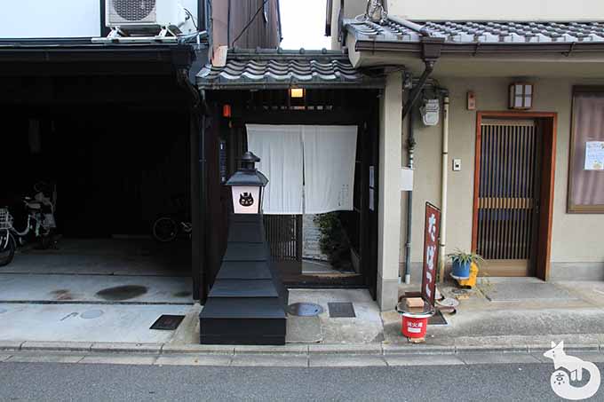 キャットアパートメントコーヒーに到着