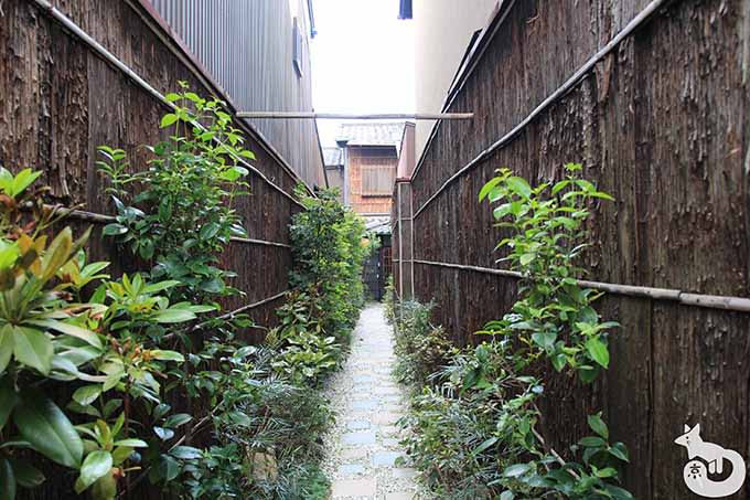 店への通路