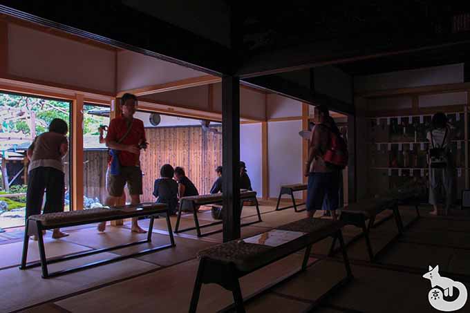 本堂の混雑状況