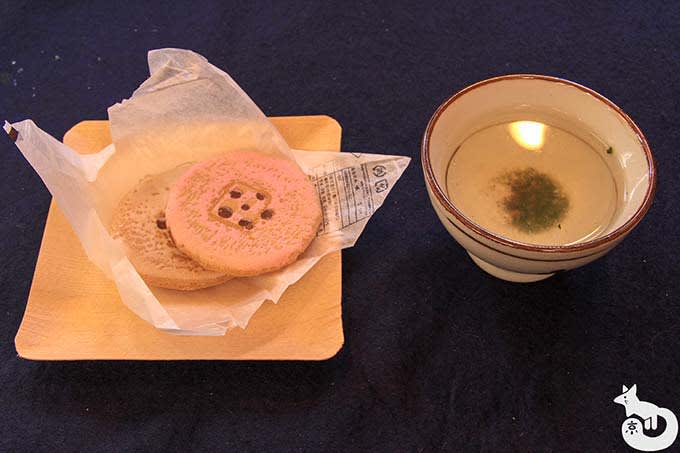 北野天満宮の梅鑑賞|梅昆布茶と茶菓子