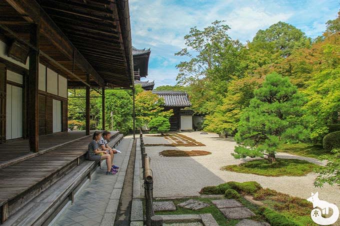 天授庵 本堂前庭