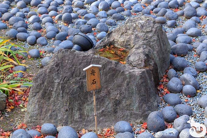宝厳院 舟石