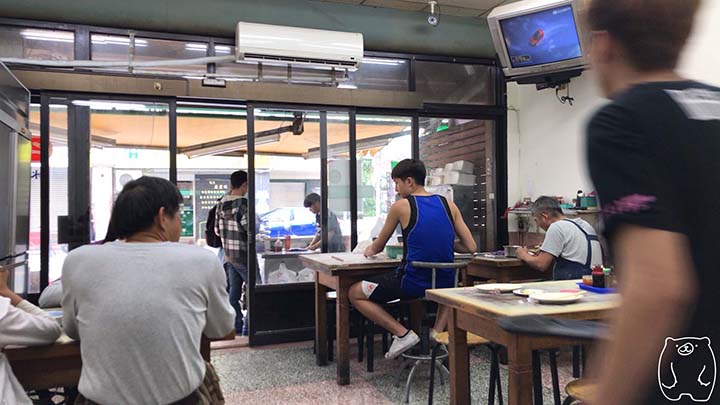 二五巴 水餃蒸餃|店内の雰囲気