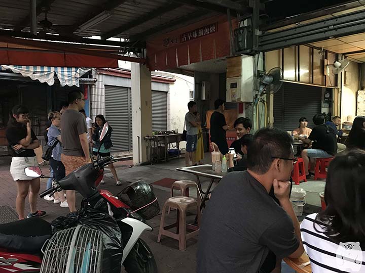 六千牛肉湯|番号札で呼ばれるのを待つ場合