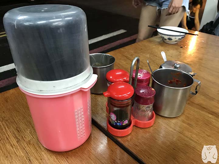 小杜意麵|テーブルの上