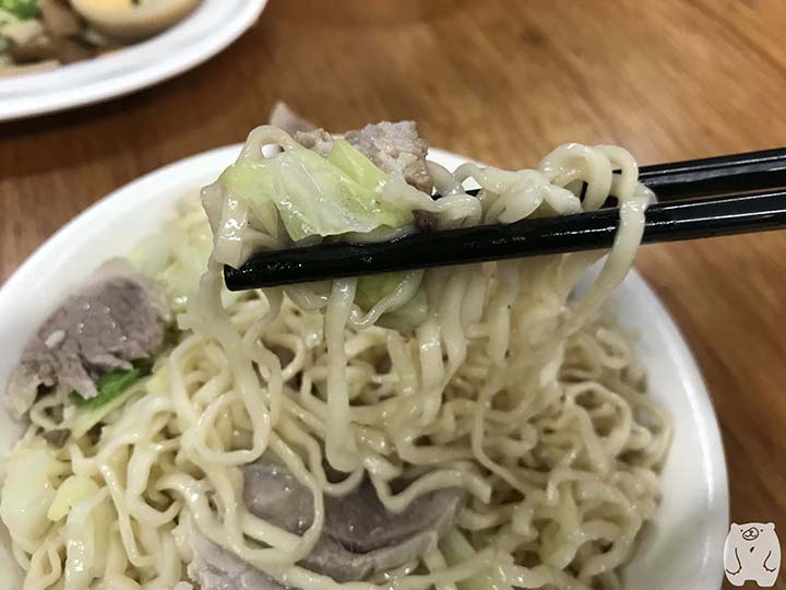 小杜意麵|肉とキャベツと一緒にいただく