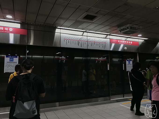 高雄国際空港から高雄市内(美麗島駅)へのアクセス7|高雄國際機場駅でMRTに乗車