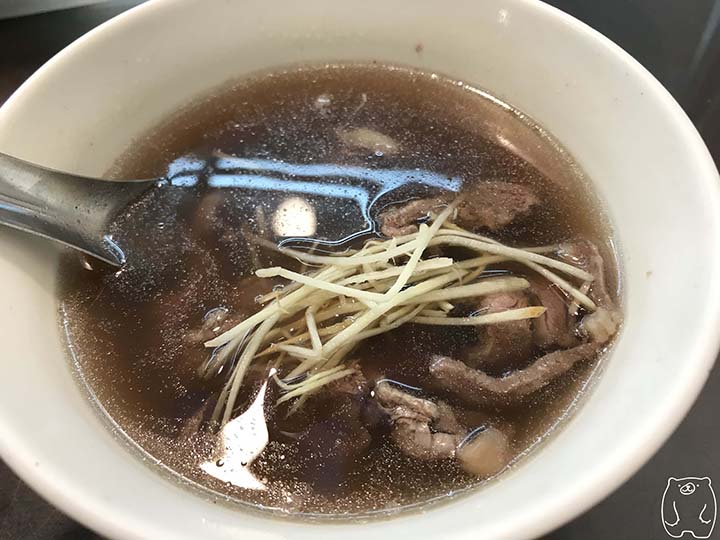 億哥牛肉湯|生姜を入れた牛肉湯