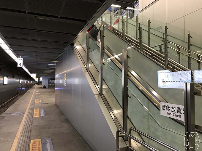 高雄から台南への行き方|ホームに到着