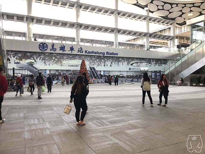 高雄から台南への行き方|大きな広場