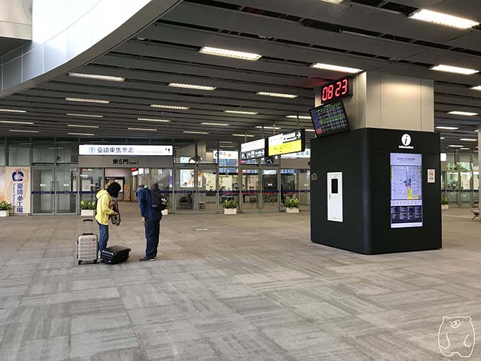 高雄から台南への行き方|東チケット売り場へと向かう