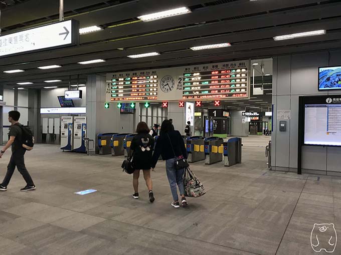 高雄から台南への行き方|改札