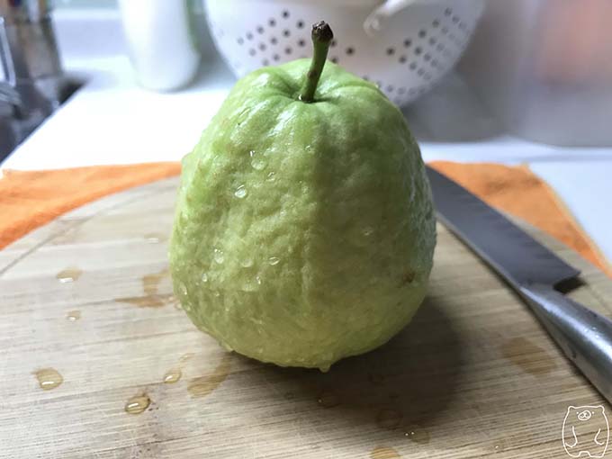 【台湾フルーツ】グアバの食べ方|きれいに洗う