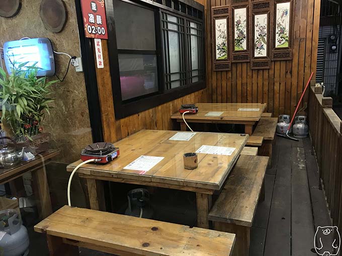 劉哥牛肉湯|外の席