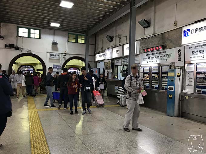 台南駅構内