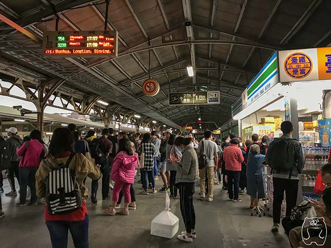 台南駅ホーム