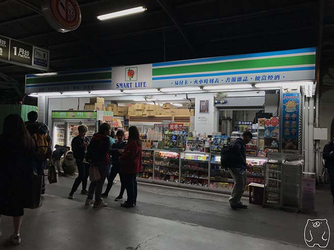 台南駅構内のコンビニ