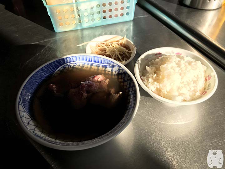 阿村第二代牛肉湯で注文した品|牛肉湯・白飯