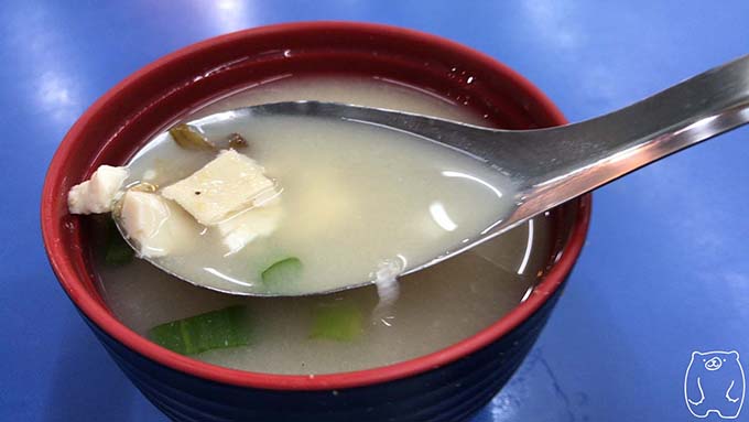 高雄老周焼肉飯の味噌汁の具