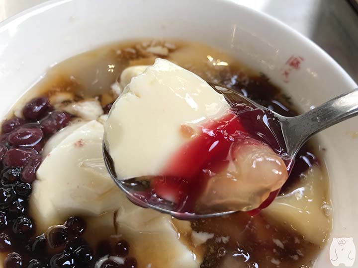 修安扁擔豆花|粉粿(ラズベリー)と豆花をいただく