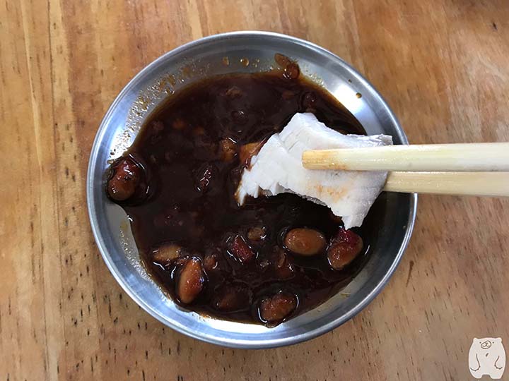 阿憨鹹粥|サバヒーを調味料につける