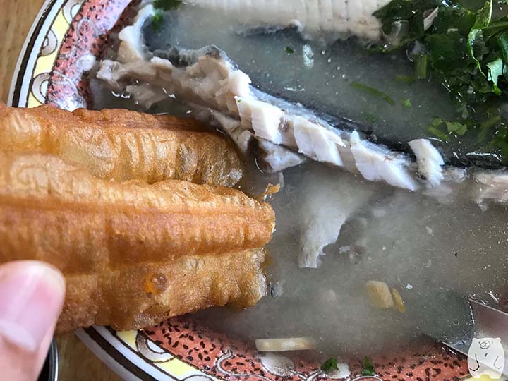 阿憨鹹粥|油條をスープにつける