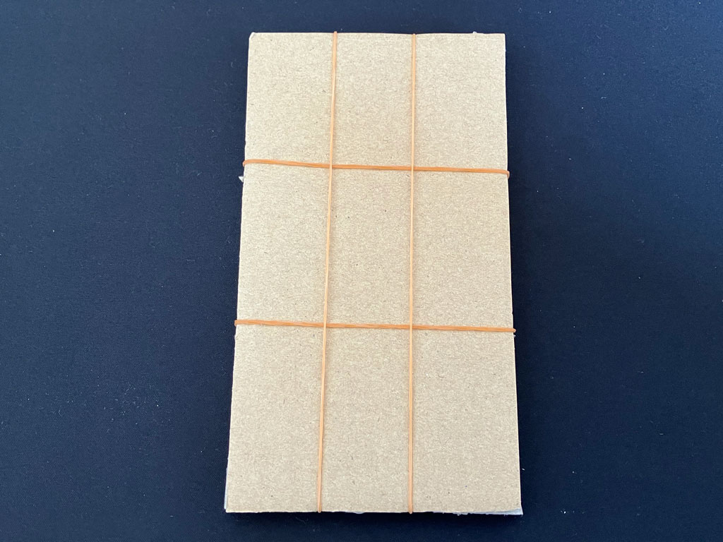 輪ゴムで固定する