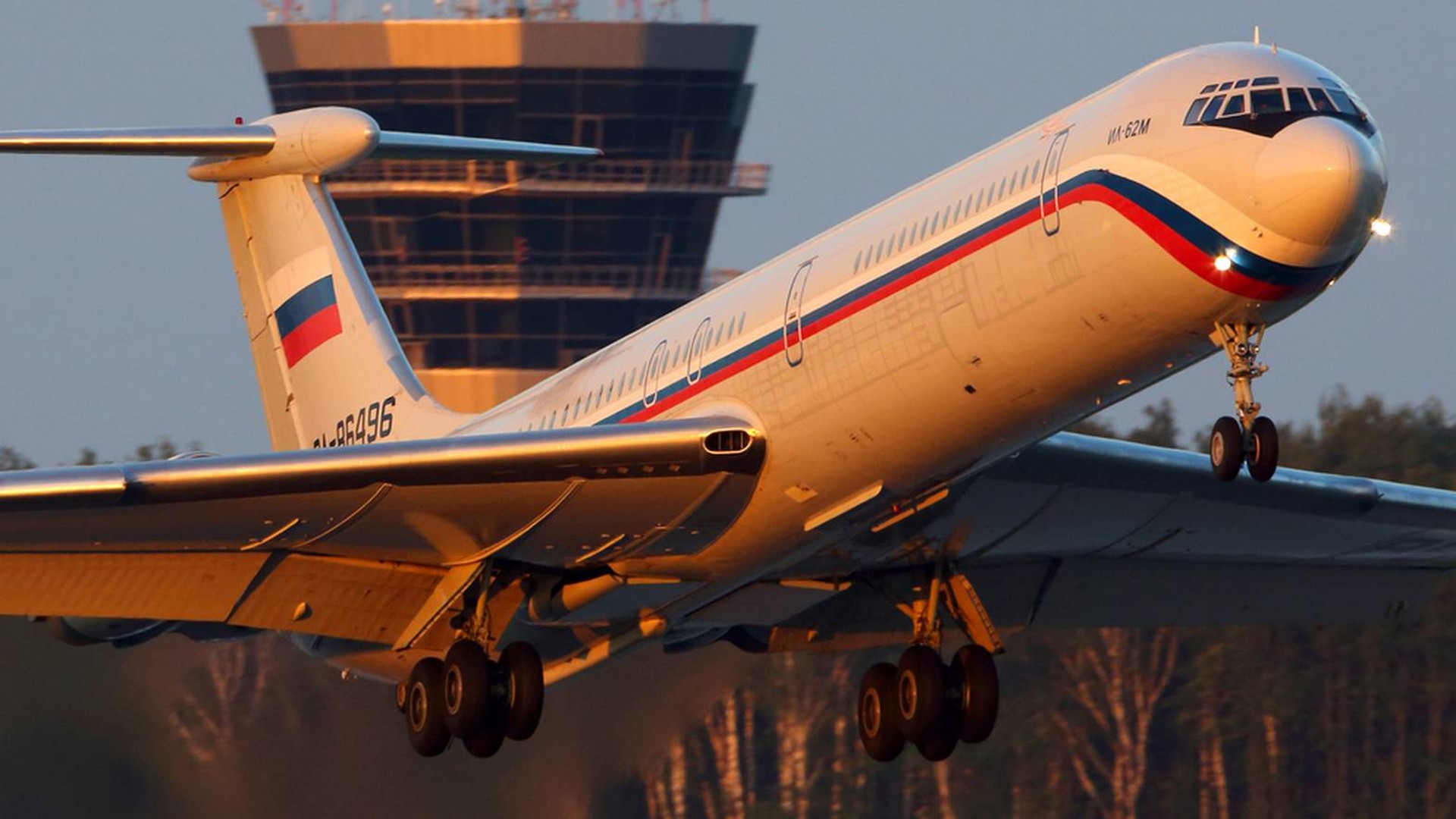 ILYUSHIN IL-62 - Photo