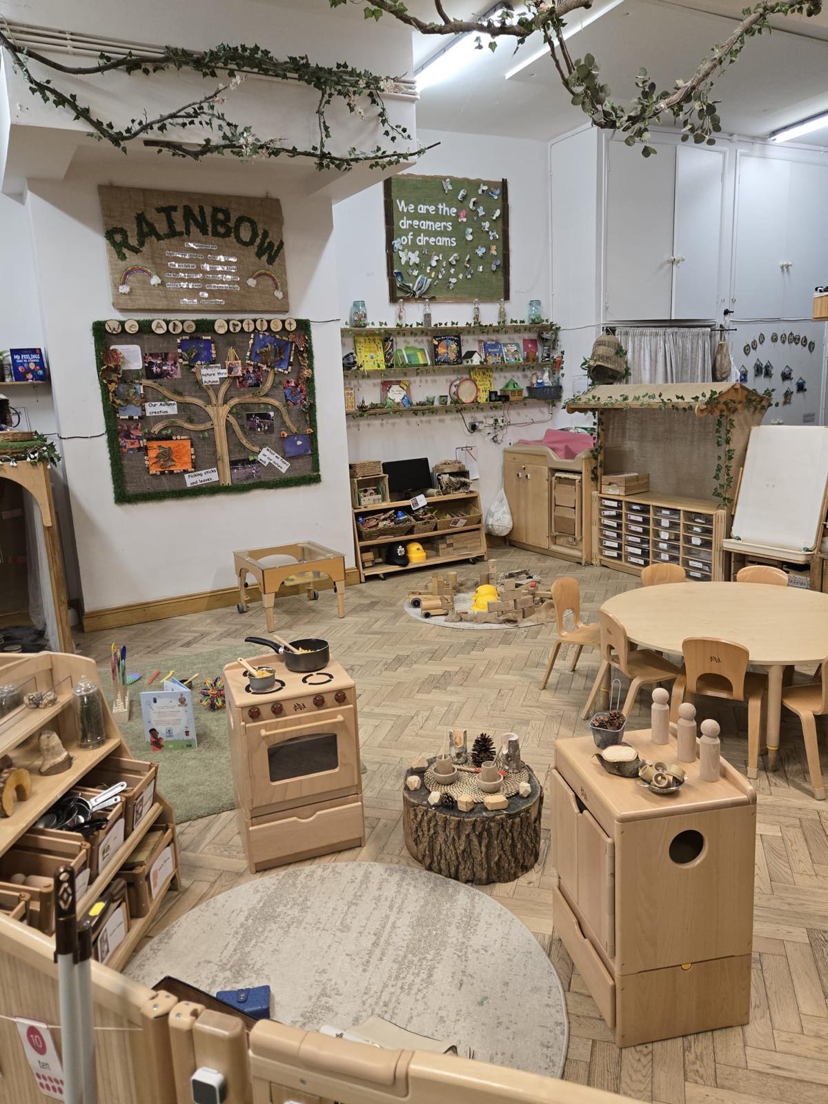 A Day at Peques: Child-Led Learning in Three Languages