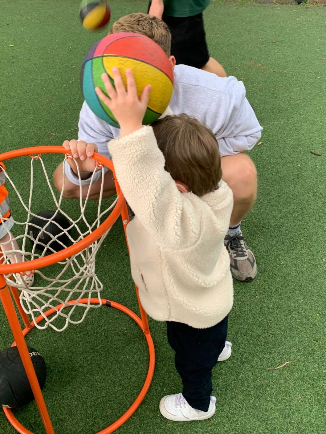 More time with the children: the support behind every Peques room