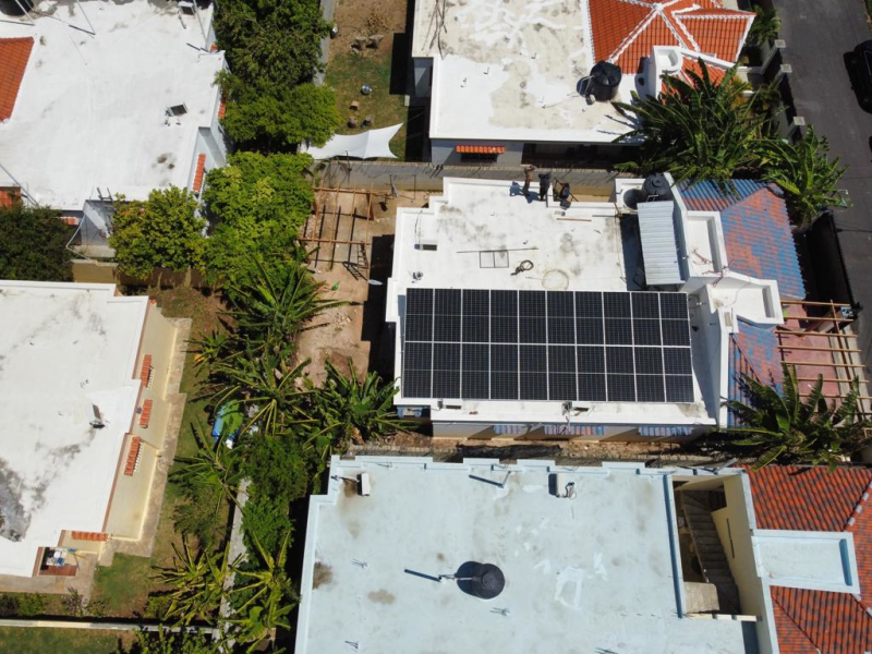 Instalación de Paneles Solares para Residencia con Reducción de Consumo del 74%