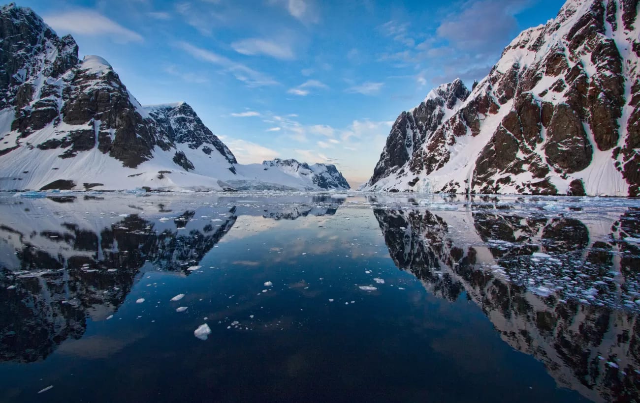 The Antarctic Peninsula https://res.cloudinary.com/duza9jnrs/images/w_640,h_480,c_scale/f_auto,q_auto/v1738235337/The-Antarctic-Peninsula/The-Antarctic-Peninsula.webp?_i=AA