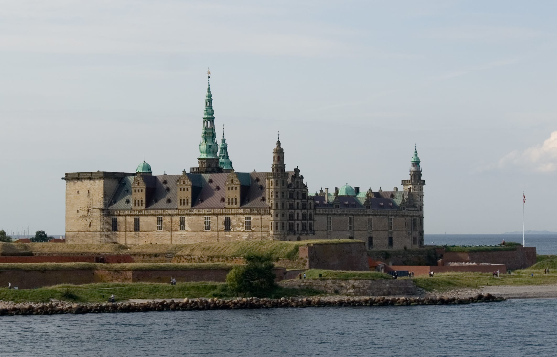 Kronborg Castle https://res.cloudinary.com/duza9jnrs/images/w_640,h_480,c_scale/f_auto,q_auto/v1738236277/Kronborg-Castle/Kronborg-Castle.jpg?_i=AA