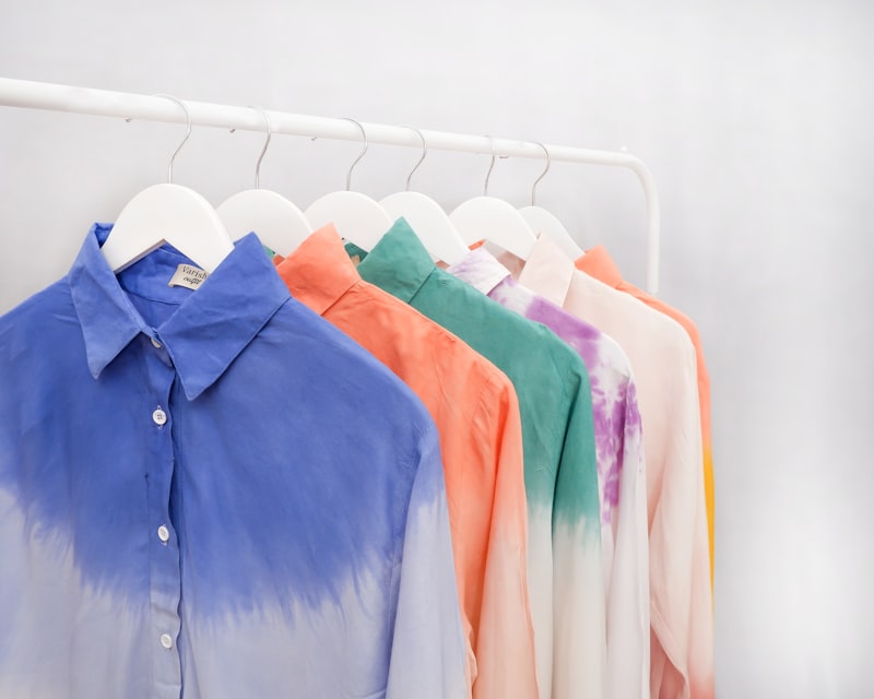 L’ultra-fast-fashion, comme Shein, et la seconde main, comme Vinted, laminent le secteur de la mode en France