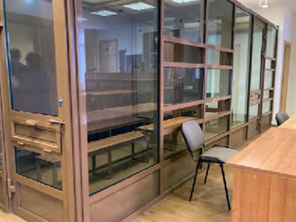 Владелец кафе, где отравились люди, отправлен под домашний арест