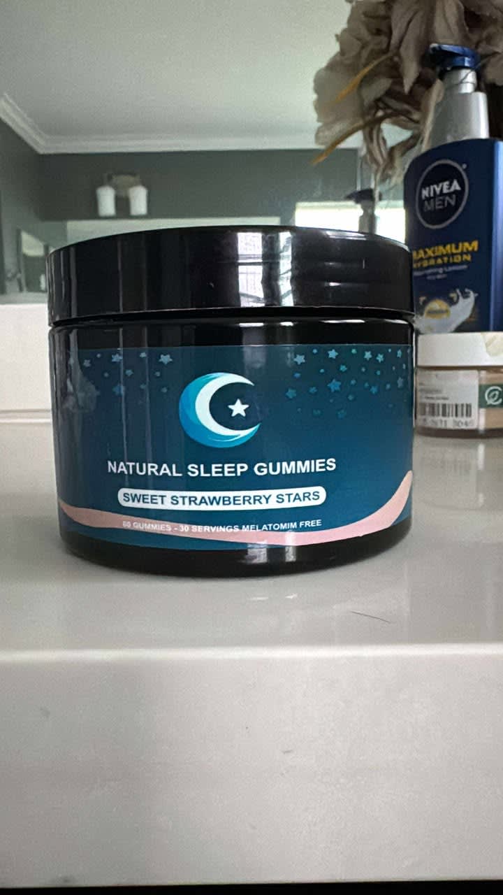 A fake label with no brand name and melatonin spelled melatomim.