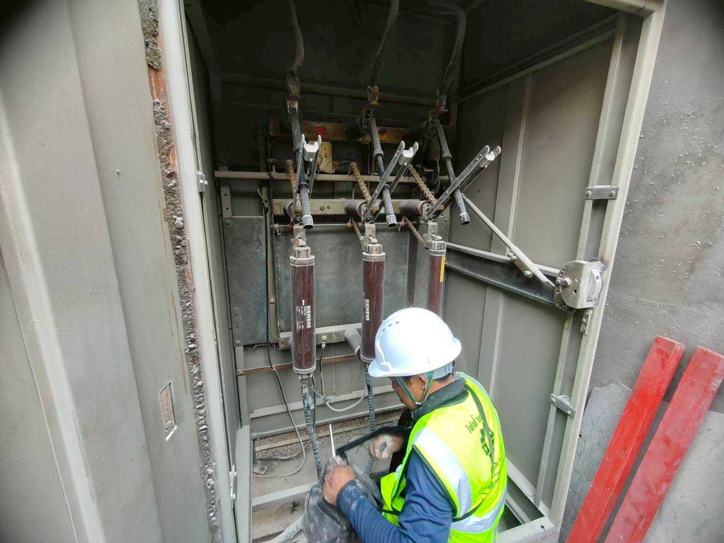 ซ่อมบำรุง-ตรวจสอบตู้สวิตช์เกียร์แรงสูง (High Voltage Switchgear)