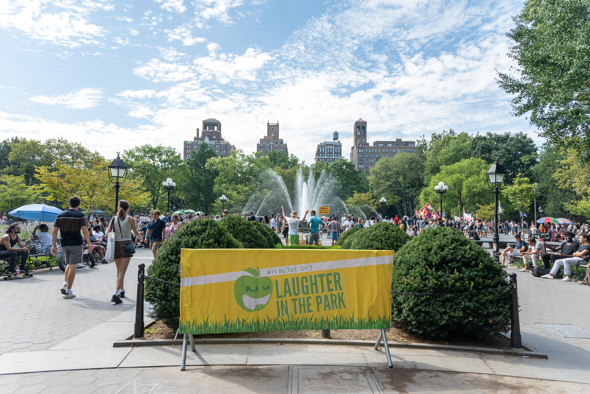 laugh-in-the-park-ys-18_bhfmcr