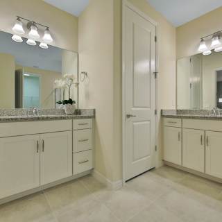 Calloway Owner's Bath