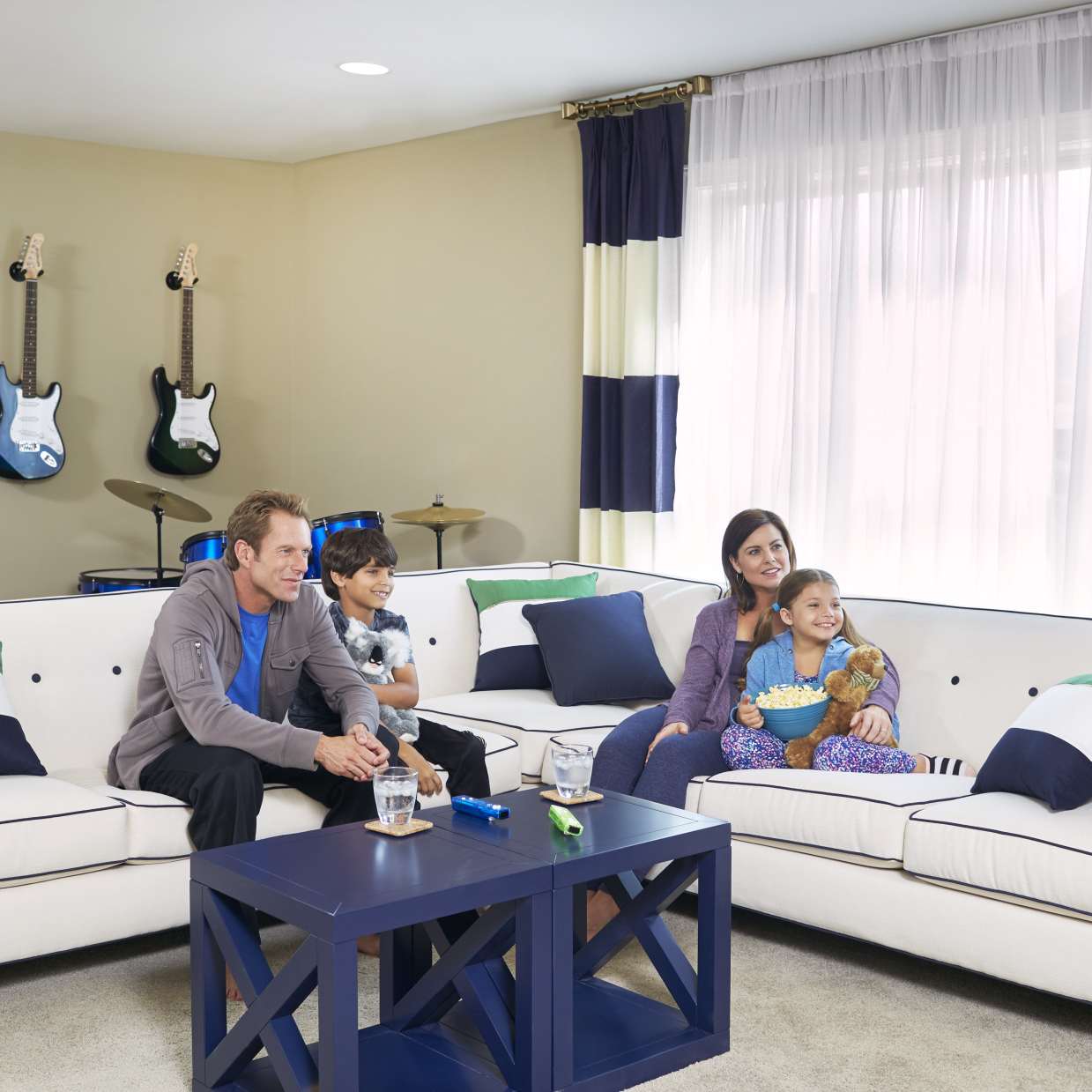 June 2016 Pulte Photo Shoot - Oak Manor, Charlotte, Hi-Res for Print, familynight_172_watchmovie_0059f.tif