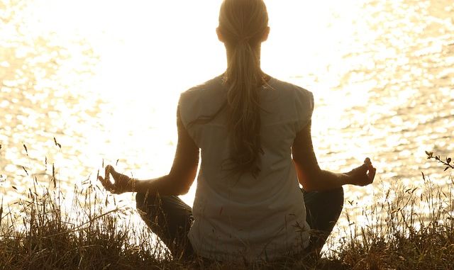 test - klid, meditace meditace v pozici lotosový květ