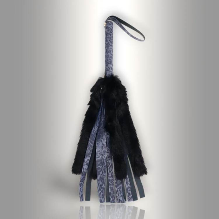 PlayLoveToys - products/cougar-faux-fur-flogger