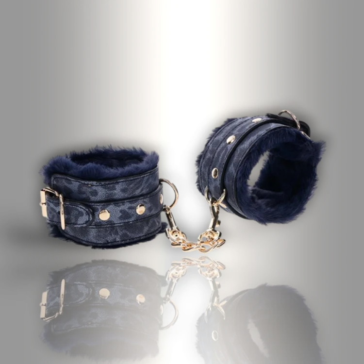PlayLoveToys - products/cougar-fur-handcuffs